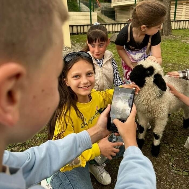 зображення дітей на відпочинку