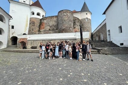 Досліджуємо замки та історію України