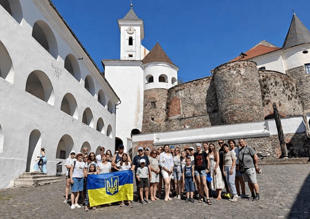 Досліджуємо замки та історію України